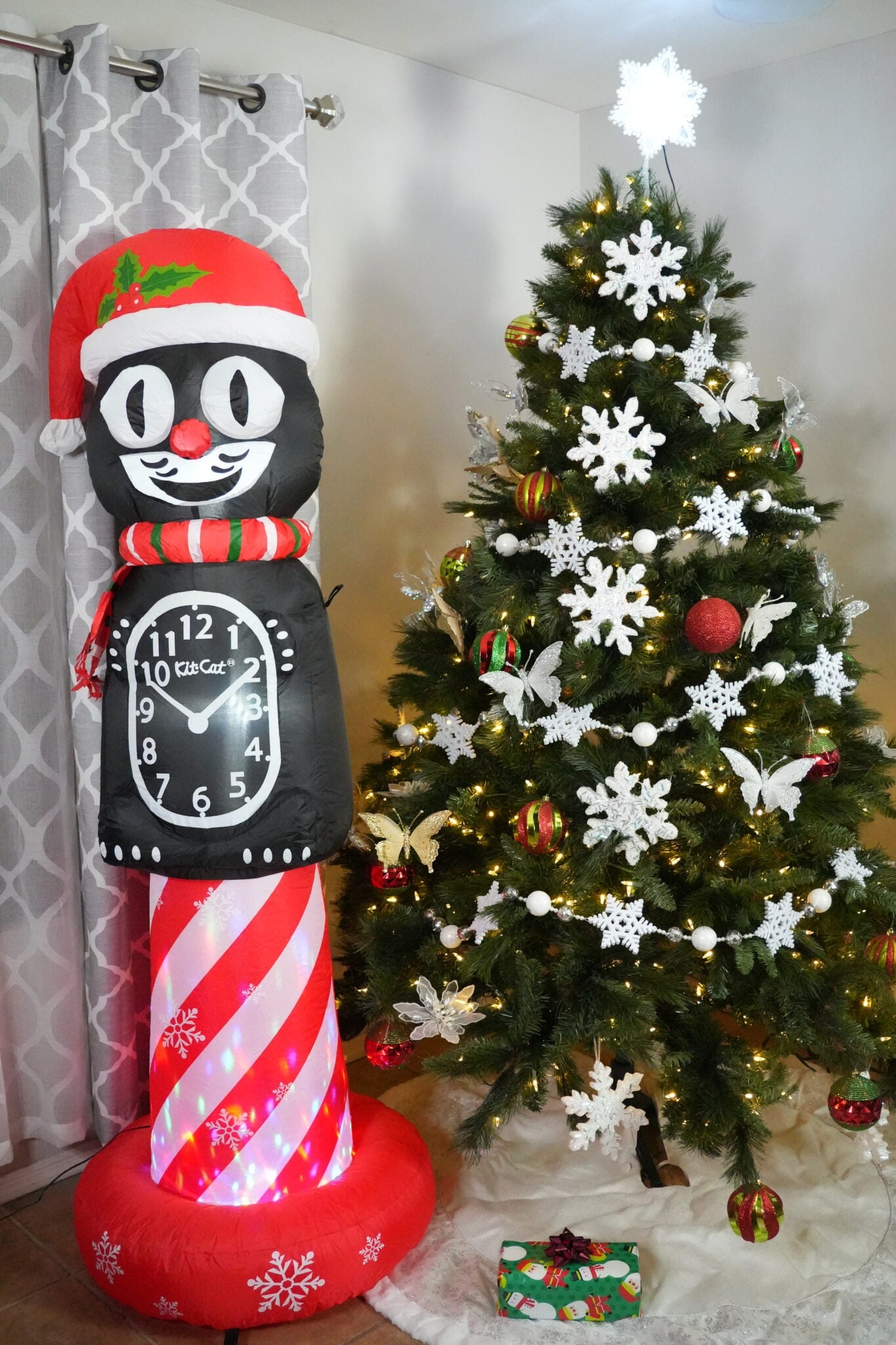 6-Foot Inflatable Kit-Cat Klock: with animated tail and rotating lights