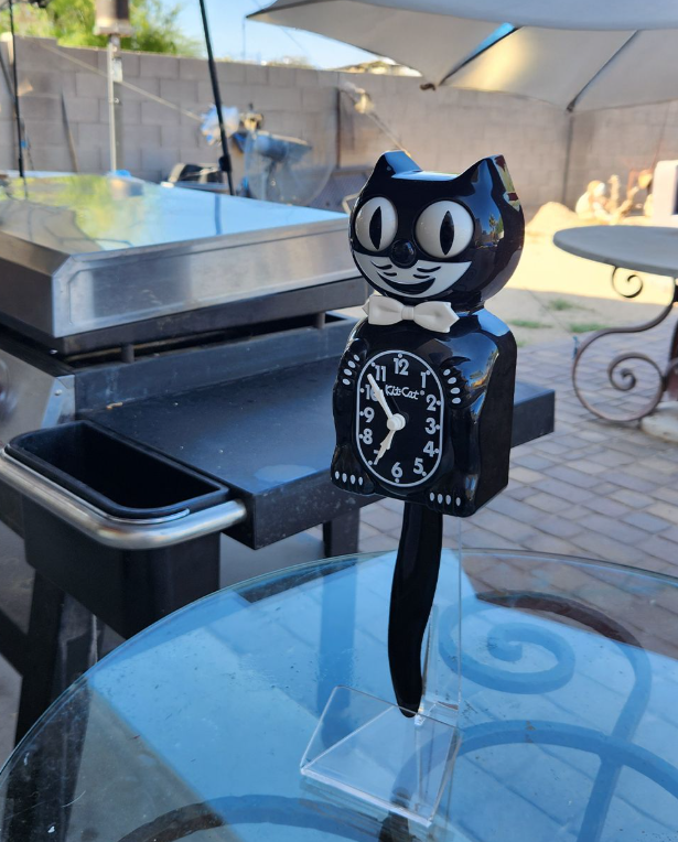 Full Size Kit-Cat Stands